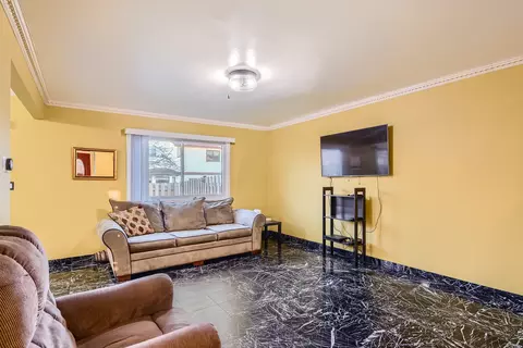 Living - 412 Honey Locust Dr, Wheeling, IL 60090 photo 1 of 3