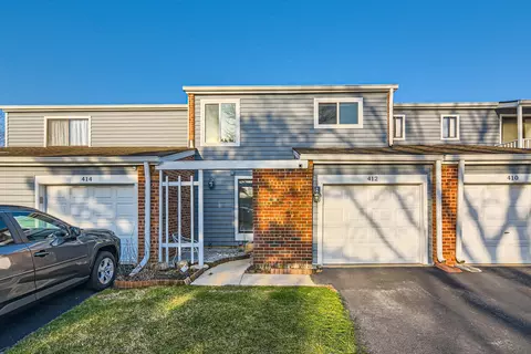 412 Honey Locust Dr, Wheeling, IL 60090