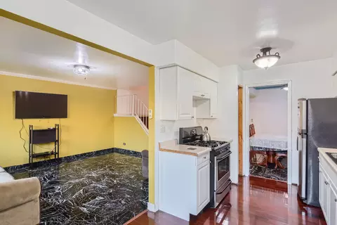 Kitchen - 412 Honey Locust Dr, Wheeling, IL 60090 photo 1 of 4