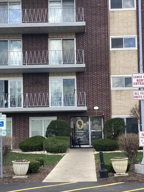 2900 Maple Ave #15E, Downers Grove, IL 60515