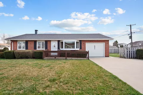 2041 Kingston Rd, Waukegan, IL 60087