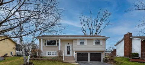 1833 Kingston Ln, Schaumburg, IL 60193