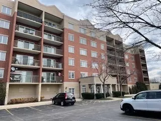 7400 Lincoln Ave #211, Skokie, IL 60076