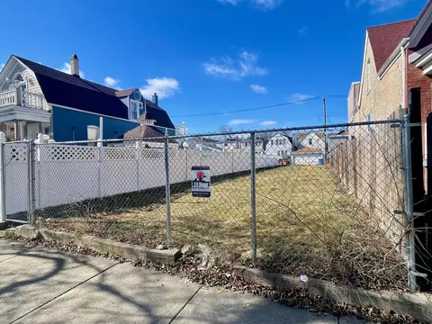 932 N Trumbull Ave, Chicago, IL 60651