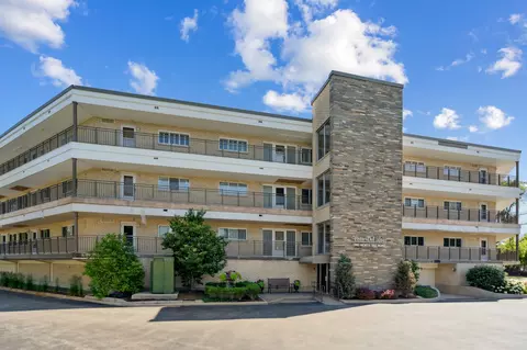 1 N Dee Rd #3H, Park Ridge, IL 60068