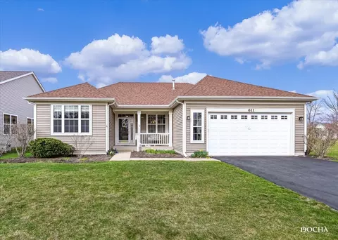 611 Queen Dr, Oswego, IL 60543
