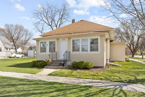 418 Jackson Ave, Saint Charles, IL 60174