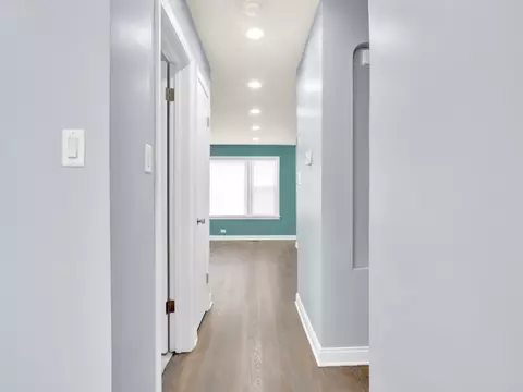 Entry Way - 143 E 119th Pl, Chicago, IL 60628 photo 2 of 4