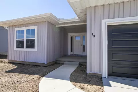 Exterior - 19 Fedor Cir, Bloomington, IL 61705 photo 6 of 7