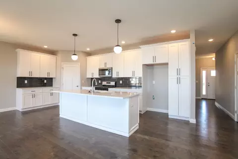 Kitchen - 19 Fedor Cir, Bloomington, IL 61705 photo 3 of 4