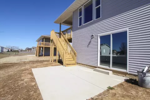 Exterior - 19 Fedor Cir, Bloomington, IL 61705 photo 5 of 7