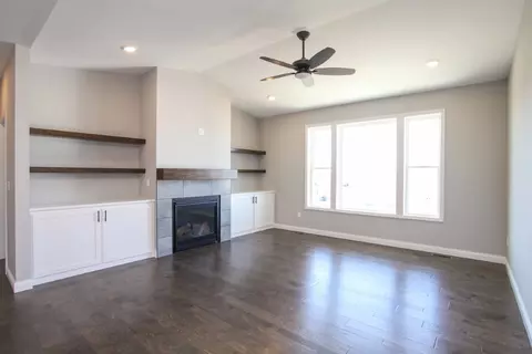 Living - 19 Fedor Cir, Bloomington, IL 61705 photo 3 of 5