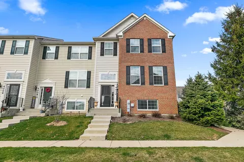 4010 Pompton Ct, Elgin, IL 60124