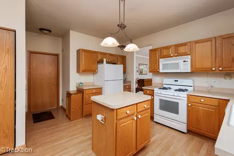 Kitchen - 21433 W Douglas Ln, Plainfield, IL 60544 photo 2 of 3