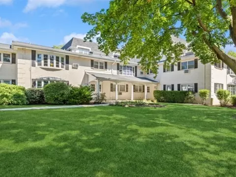 506 W Eastman St #1B, Arlington Heights, IL 60005