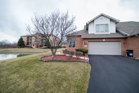 6715 Pondview Dr, Tinley Park, IL 60477
