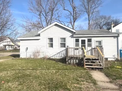 923 King Ct, Dixon, IL 61021