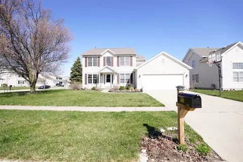 3102 Creek Side Rd, Bloomington, IL 61704