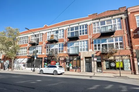 1907 N Milwaukee Ave #206, Chicago, IL 60647