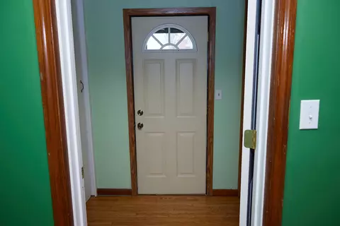 Entry Way - 1910 Fulton St, Peru, IL 61354 photo 1 of 3