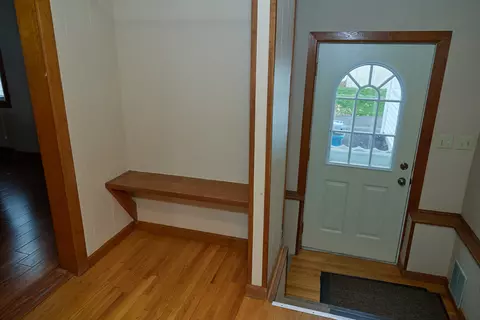 Entry Way - 1910 Fulton St, Peru, IL 61354 photo 3 of 3