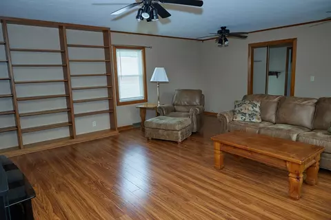 Living - 1910 Fulton St, Peru, IL 61354 photo 2 of 4