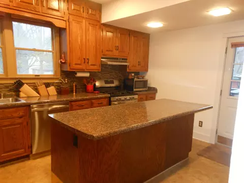 Kitchen - 14906 S Bartlett Ave, Plainfield, IL 60544 photo 4 of 5