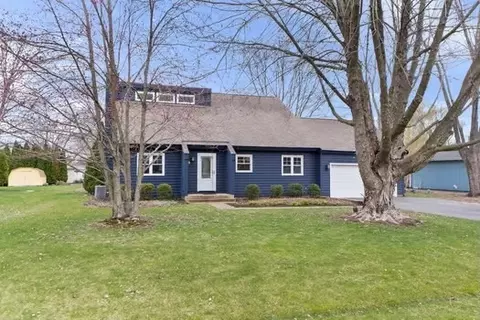 55 Clarece Trl, Lake Holiday, IL 60552