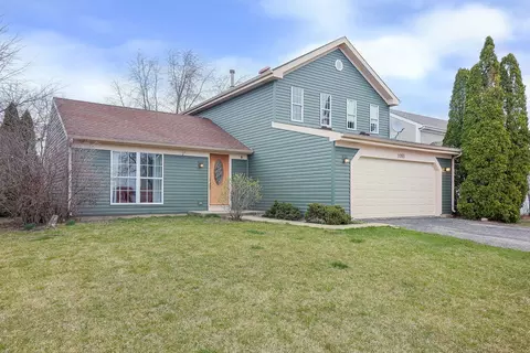 1085 Cliff View Ln, Carol Stream, IL 60188