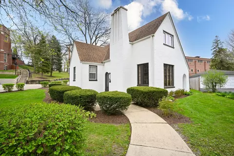 1 Ellyn Ct, Glen Ellyn, IL 60137