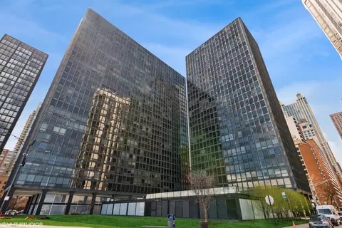 910 N Lake Shore Dr #1620, Chicago, IL 60611
