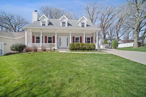 5 Clearbook Ct, Bloomington, IL 61704