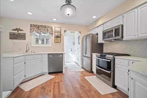 Entry Way - 5 Clearbook Ct, Bloomington, IL 61704 photo 4 of 12