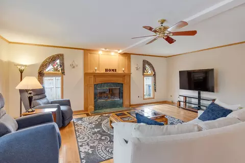 Living - 1850 Harvard Ln, New Lenox, IL 60451 photo 3 of 6