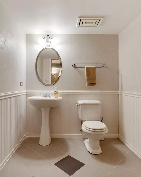Bath - 1850 Harvard Ln, New Lenox, IL 60451 photo 5 of 5