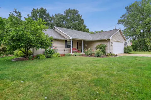 1818 Walden Dr, Monticello, IL 61856