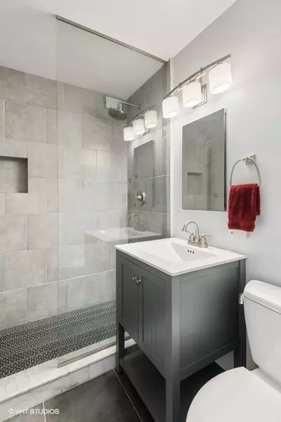 Bath - 33 E Cedar St #19D, Chicago, IL 60611 photo 1 of 1