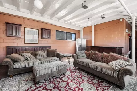 Living - 33 E Cedar St #19D, Chicago, IL 60611 photo 5 of 5