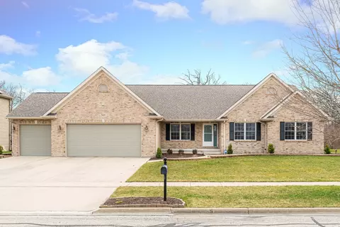 340 Viking Ct, Sycamore, IL 60178