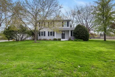 1255 Bay Pl, Gurnee, IL 60031