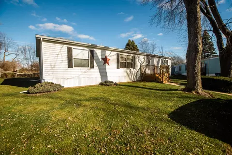 1302 Carondelet Rd, Dixon, IL 61021