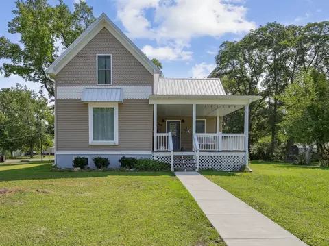 664 N Macon St, Bement, IL 61813
