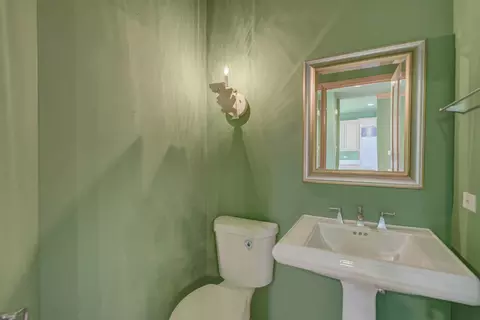 Bath - 6436 Emerald Ct, Willowbrook, IL 60527 photo 1 of 3