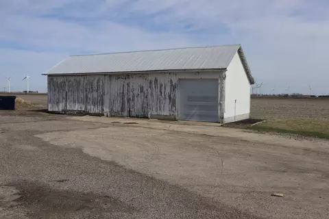 Exterior - 203 Eakle Rd, Harmon, IL 61042 photo 4 of 6