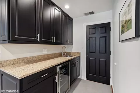 21 Elm St #1C, Chicago, IL 60611 photo 39