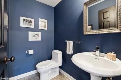 21 Elm St #1C, Chicago, IL 60611 photo 38