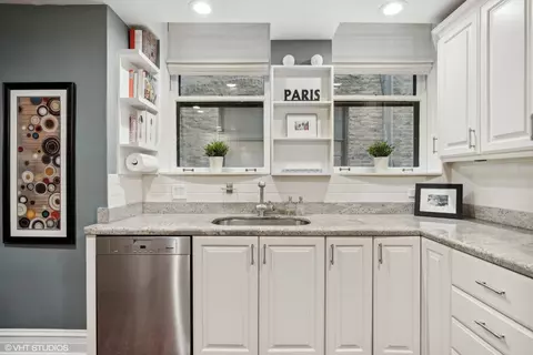 21 Elm St #1C, Chicago, IL 60611 photo 18