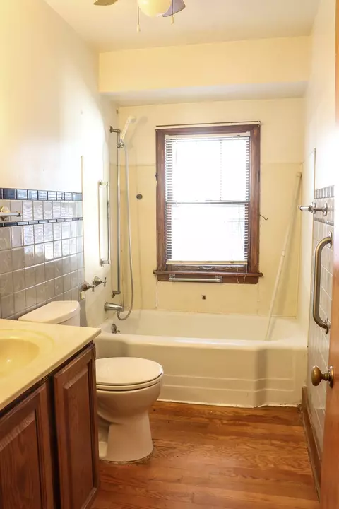 Bath - 511 W Park St, Morrison, IL 61270 photo 1 of 2