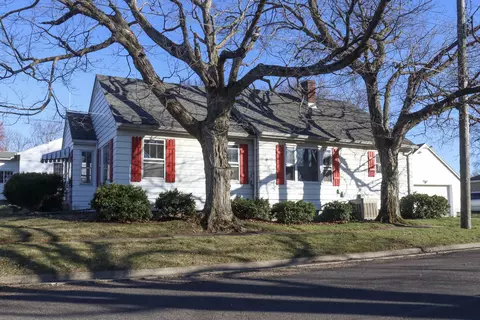 Exterior - 511 W Park St, Morrison, IL 61270 photo 2 of 4
