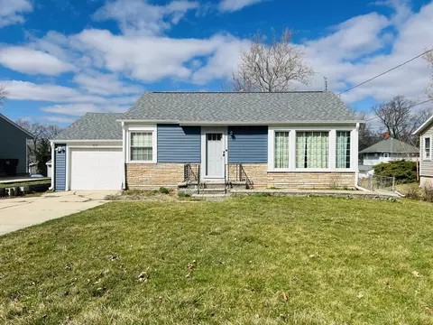 437 W 5th St, Pecatonica, IL 61063